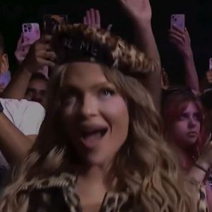 Luísa Sonza participa do show de Sabrina Carpenter no Lollapalooza 2026 e interage durante a música 'Juno'