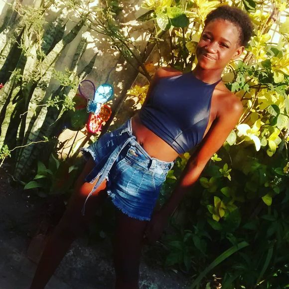 O samba no pé de Lorena Raissa foi lapidado desde cedo dentro da quadra da escola