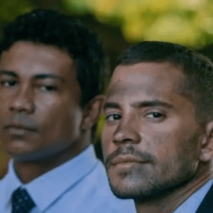 Búfalo (Xamã) se despede em um ato de lealdade e Jefferson (André Lamoglia) assume o trono manchado de sangue