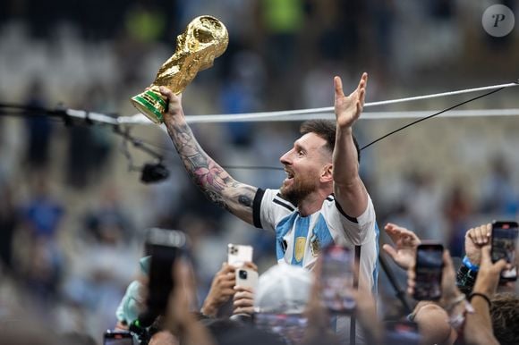Messi ganhou a maior estátua do mundo dedicada a ele na Argentina, mas a posição da obra acabou chamando atenção nas redes sociais
