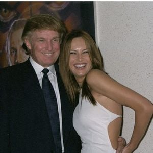 Melanie Trump apostou em vestido branco com decote nas costas para ver 'Star Wars' com Trump em 1998