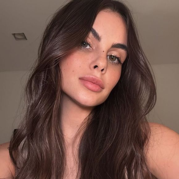Amanda Kimberlly é mãe da pequena Helena.