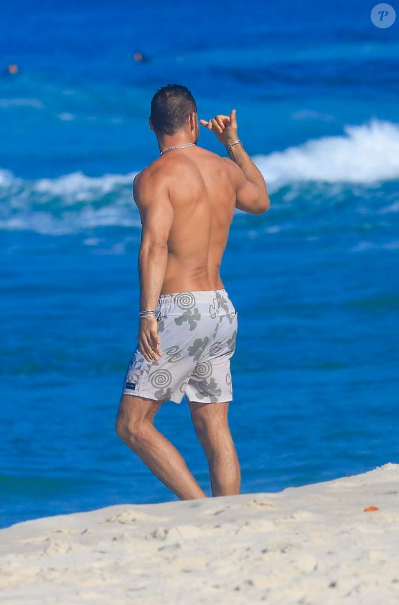 Cauã Reymond está envolvido em polêmicas com Bella Campos, seu par na novela 'Vale Tudo'