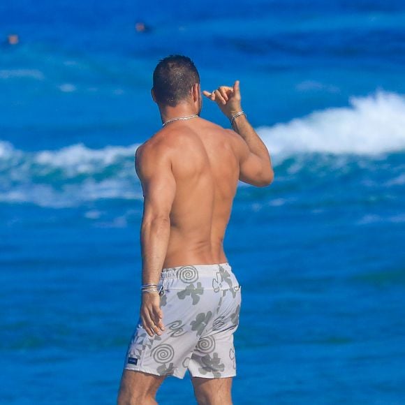 Cauã Reymond está envolvido em polêmicas com Bella Campos, seu par na novela 'Vale Tudo'