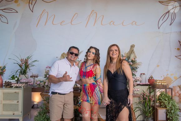 Mãe de Mel Maia, Debora Maia já havia usado as redes sociais para expôr relação conturbada com a filha famosa