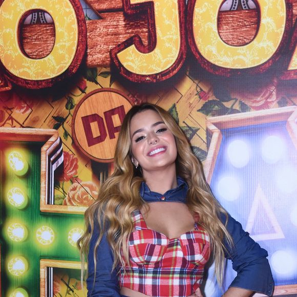 Xadrez vermelho e azul em look junino: aposte em combinação feita por Viih Tube em festa anterior de Thaynara OG