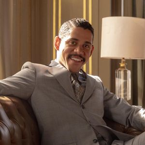 Basílio (Cauê Campos) casará com Flora (Bella Piero) e aceitará Maristela (Lilia Cabral) como sua empregada no fim de 'Garota do Momento'