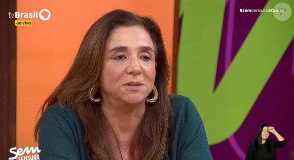 Marisa Orth participou do 'Sem Censura' e lembrou, com bom humor, o período em que comandou o 'BBB' com Pedro Bial: 'Fracasso'