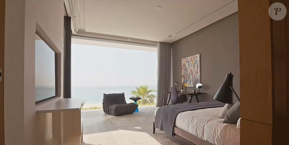 Com arquitetura futurista e localização estratégica, a Jumeirah Bay Island se consolidou como um dos principais símbolos de ostentação em Dubai; na imagem o interior de uma das mansões