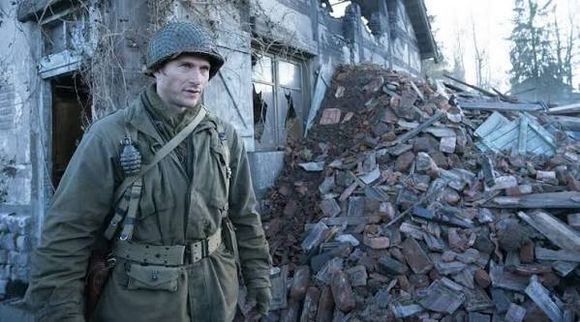 E se a história já é interessante por si só, espere até descobrir quem estrela o filme: Scott Eastwood e Colin Hanks.