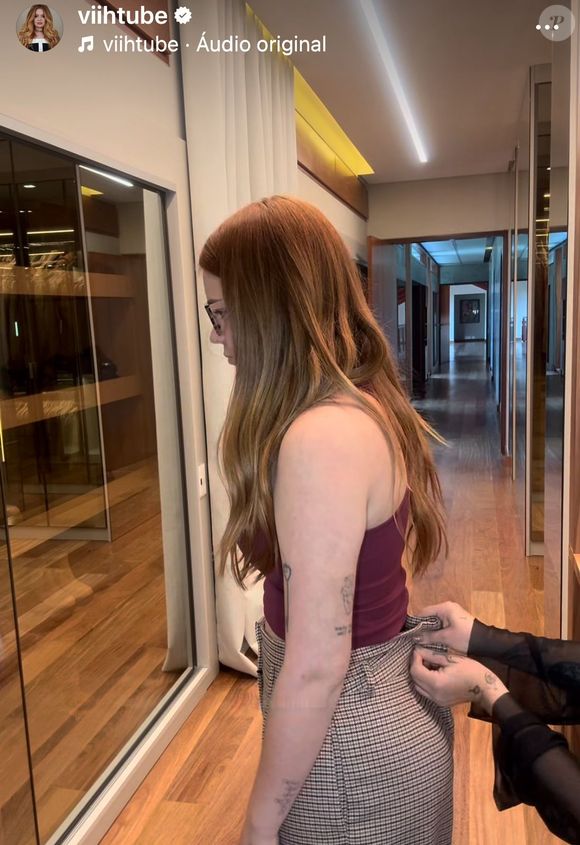 Além dos 15 quilos perdidos com nova alimentação e exercícios físicos, a mulher de Eliezer também revelou que já perdeu seis quilos desde os procedimentos realizados em junho, após o nascimento de Ravi, seu segundo filho