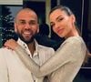 Esposa de Daniel Alves faz pronunciamento polêmico após jogador ser absolvido em caso de estupro: 'Morder a língua'
