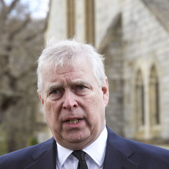 Palácio de Buckingham confirma rompimento com Príncipe Andrew, que perde títulos e direito de morar na Royal Lodge