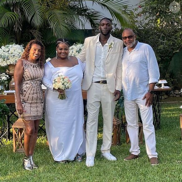 MC Carol casou durante uma cerimônia secreta com Cosme Santiago em 2024.