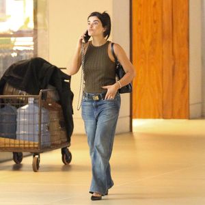 Vanessa Giácomo foi fotografada em um shopping da zona oeste do RJ nesta quarta-feira (29).