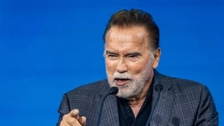 O segredo da força mental de Arnold Schwarzenegger, aos 79 anos, vem de um hábito incomum seguido todas as manhãs: 'Uma vez que você começa a pensar, sua mente entra em conflito consigo mesma'