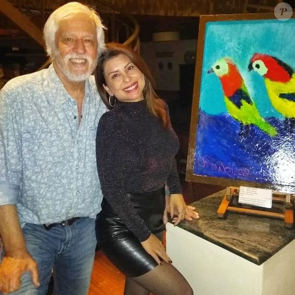 Mulher de Nuno Leal Maia, Mônica Camillo foi comparada pelo ator a Naná, personagem de Zezé Polessa em 'Top Model'