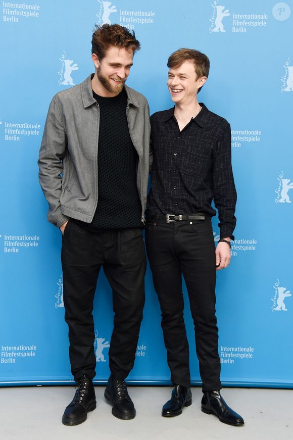 O ator Robert Pattinson participou da coletiva sobre o filme 'Life', no Festival Internacional de Cinema de Berlim. Na foto Robert está com o ator que interpreta James Dean, Dane DeHaan