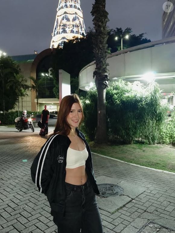 Diante da repercussão, a criadora de contéudo, que é uma das estrelas adolescentes do TikTok, um vídeo antigo da influenciadora explicando o motivo do uso do método hormonal voltou à tona