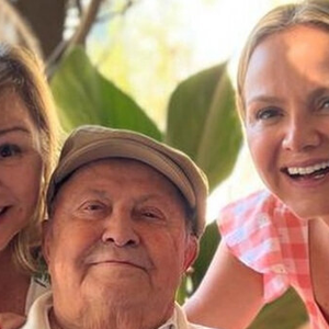 A apresentadora chorou ao recordar momentos e reflexões sobre a relação com o pai, José Bezerra, que morreu em março de 2024, aos 92 anos.