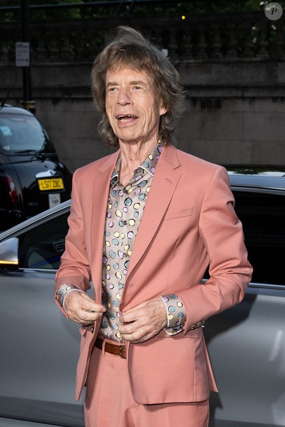 Por trás da imagem impecável de rockstar, Mick Jagger também gosta de uma vida mais discreta na França