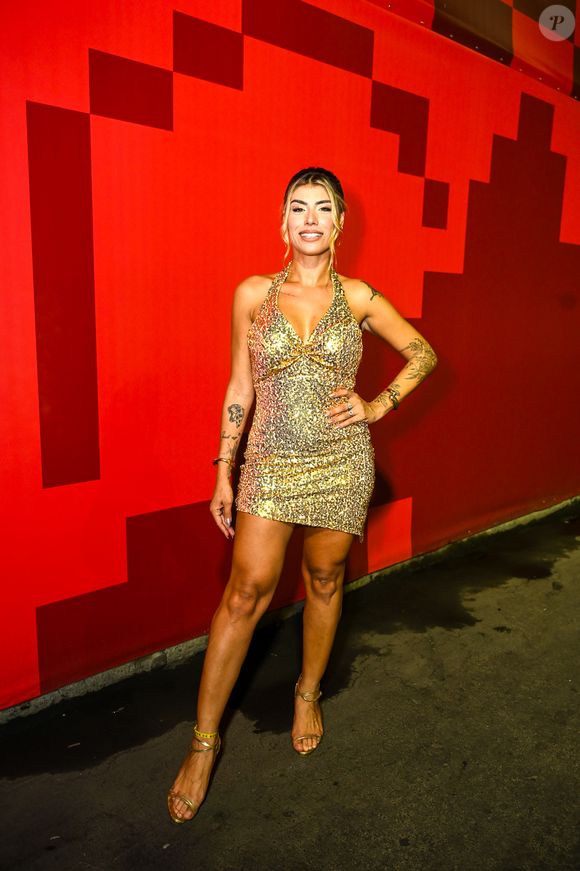 Dourado no Carnaval 2026: ex-BBB Fran Grossi elegeu vestido míni metalizado