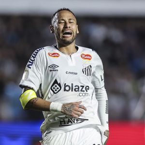 Neymar ficará de fora da próxima partida e, se não renovar seu contrato, não joga mais pelo Santos