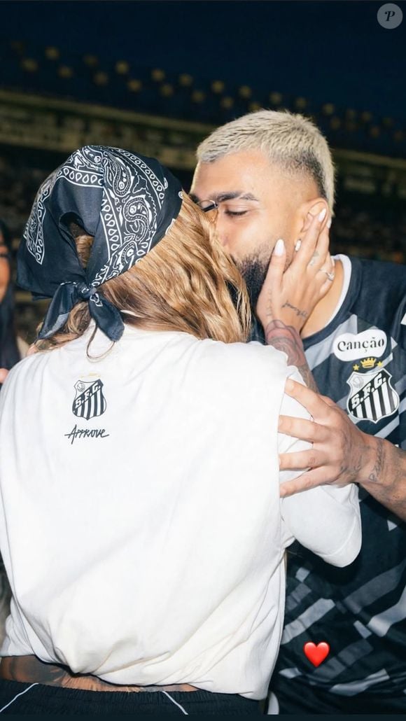 Depois da polêmica, Rafaella Santos deu a melhor resposta ao surgir aos beijos com Gabigol, também jogador do Santos, nas redes sociais