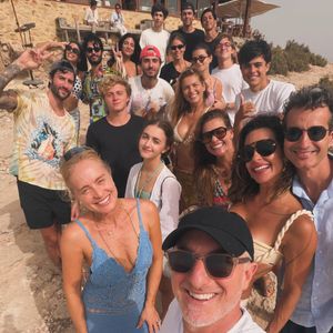 Angélica apostou em roupas leves e fluídas para curtir Ibiza