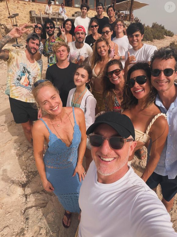 Angélica apostou em roupas leves e fluídas para curtir Ibiza