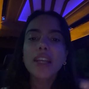 Durante o desabafo sobre as Eleições 2026, Anitta criticou o uso de questões religiosas como critério para escolher candidatos: "Eu quero saber de votar na pessoa por causa do trabalho da pessoa. É isso que muda a vida da gente"