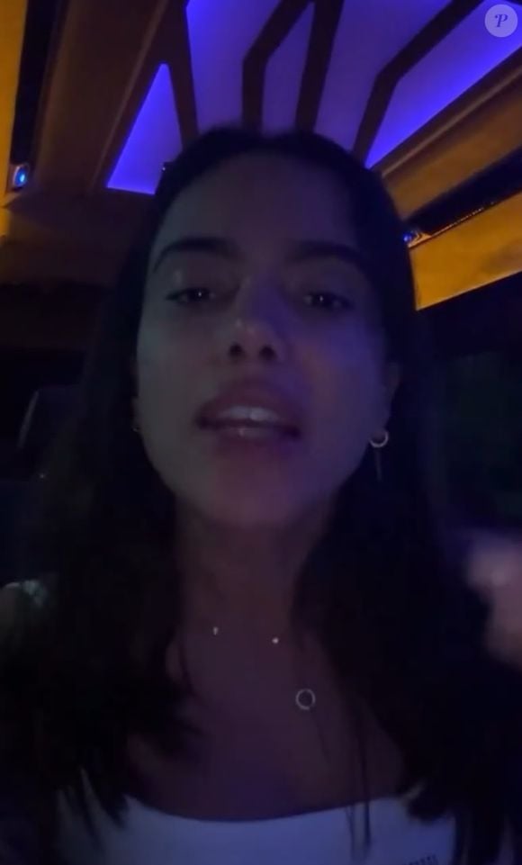 Durante o desabafo sobre as Eleições 2026, Anitta criticou o uso de questões religiosas como critério para escolher candidatos: "Eu quero saber de votar na pessoa por causa do trabalho da pessoa. É isso que muda a vida da gente"