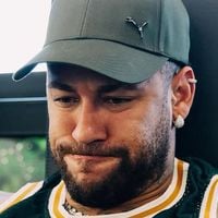 Detalhe em joia de Neymar reacende rumor antigo e levanta dúvida sobre nova filha do jogador. Veja a foto!