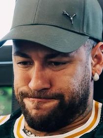 Detalhe em joia de Neymar reacende rumor antigo e levanta dúvida sobre nova filha do jogador. Veja a foto!