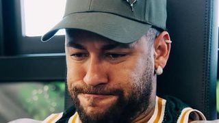 Detalhe em joia de Neymar reacende rumor antigo e levanta dúvida sobre nova filha do jogador. Veja a foto!