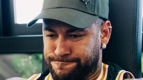 Detalhe em joia de Neymar reacende rumor antigo e levanta dúvida sobre nova filha do jogador. Veja a foto!