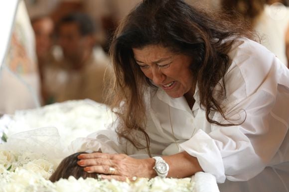 Velório de Preta Gil: Regina Casé chora muito em despedida; apresentadora da Globo deu ponta-pé fundamental na carreira da amiga