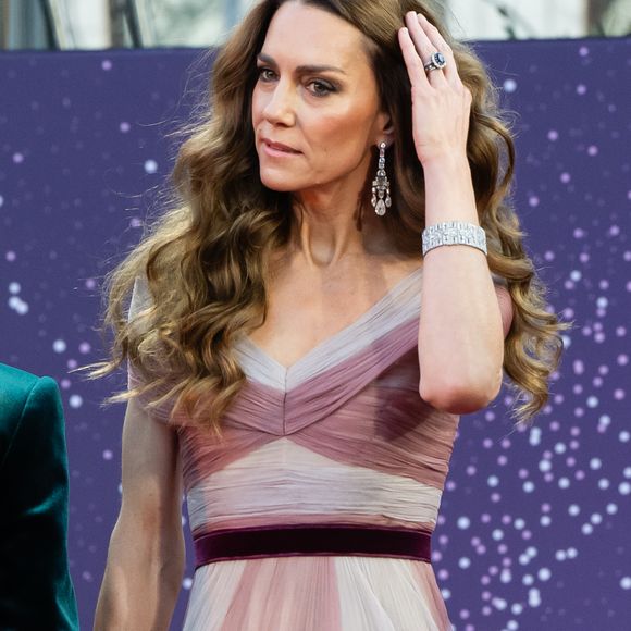 Diante disso, Kate Middleton tomou uma atitude e estaria pedindo para Harry "conter" Meghan Markle pelo bem da Família Real