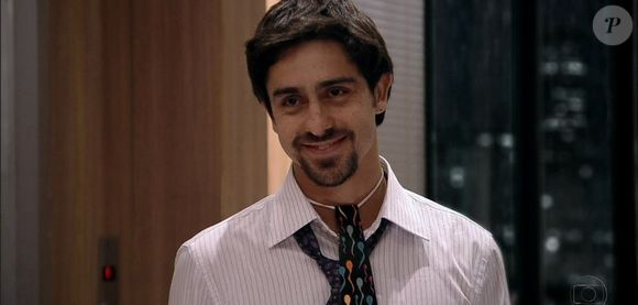 Felipe Abib deu vida ao personagem Jimmy Bastos em 'Avenida Brasil', que era funcionário de Cadinho (Alexandre Borges). Cansado de ser humilhado na empresa, ele deu um golpe no patrão e roubou a fortuna, os clientes e até as mulheres dele