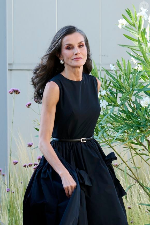 O bronzeado da rainha Letizia vai além da estética. Psicóloga explica por que a pele dourada pode aumentar a autoconfiança e fortalecer a forma como mulheres acima dos 50 anos enxergam a própria imagem
