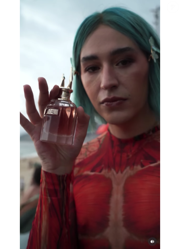 Gabb escolheu o Scandal Eau de Parfum para brilhar no Baile da Vogue 2026