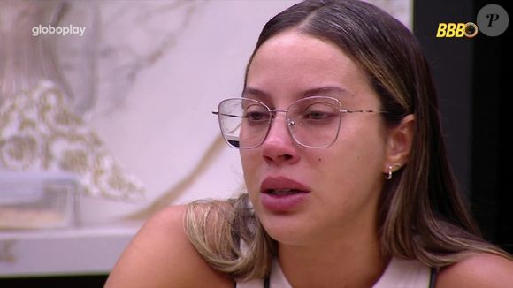 Renata chora e teme sair do 'BBB 25' após conflitos com Vinícius