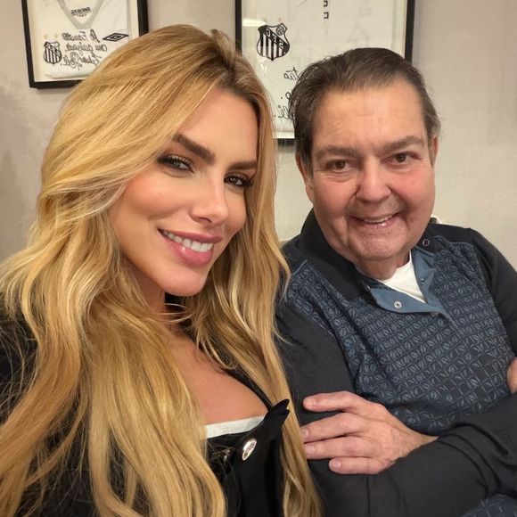Os registros de Faustão foram compartilhados pela bailarina Erika Schneider, que foi ao aniversário da esposa do apresentador