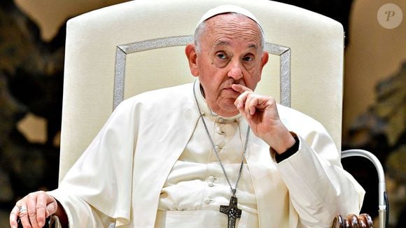 Um dia antes de sua morte, Papa Francisco fez uma aparição sem sorrisos no Vaticano, onde deixou uma mensagem