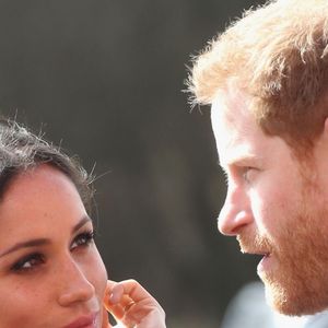 7 anos após o casamento, Meghan Markle e Príncipe Harry são envolvidos em constantes rumores de crise no casamento