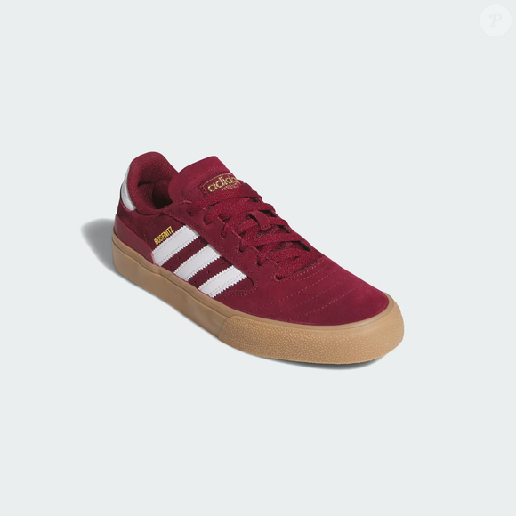 Entre os detalhes que fazem sucesso no Busenitz Vulc II estão o solado gum, a biqueira resistente à abrasão e o design retrô que lembra os grandes tênis de skate dos anos 2000