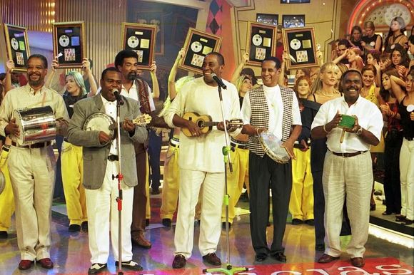 Desde a infância, conviveu com nomes históricos como Pixinguinha, João da Baiana e Donga. Aos sete anos, foi "batizado no samba" pela Estação Primeira de Mangueira, escola pela qual sempre teve profunda admiração.