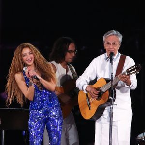 Shakira cantou 'Leãozinho' ao lado de Caetano Veloso