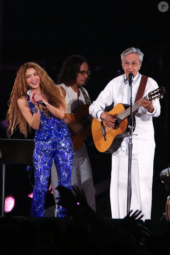 Shakira cantou 'Leãozinho' ao lado de Caetano Veloso