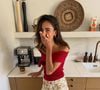 Uma peça indispensável para dar um toque de cor aos looks sem graça da meia-estação